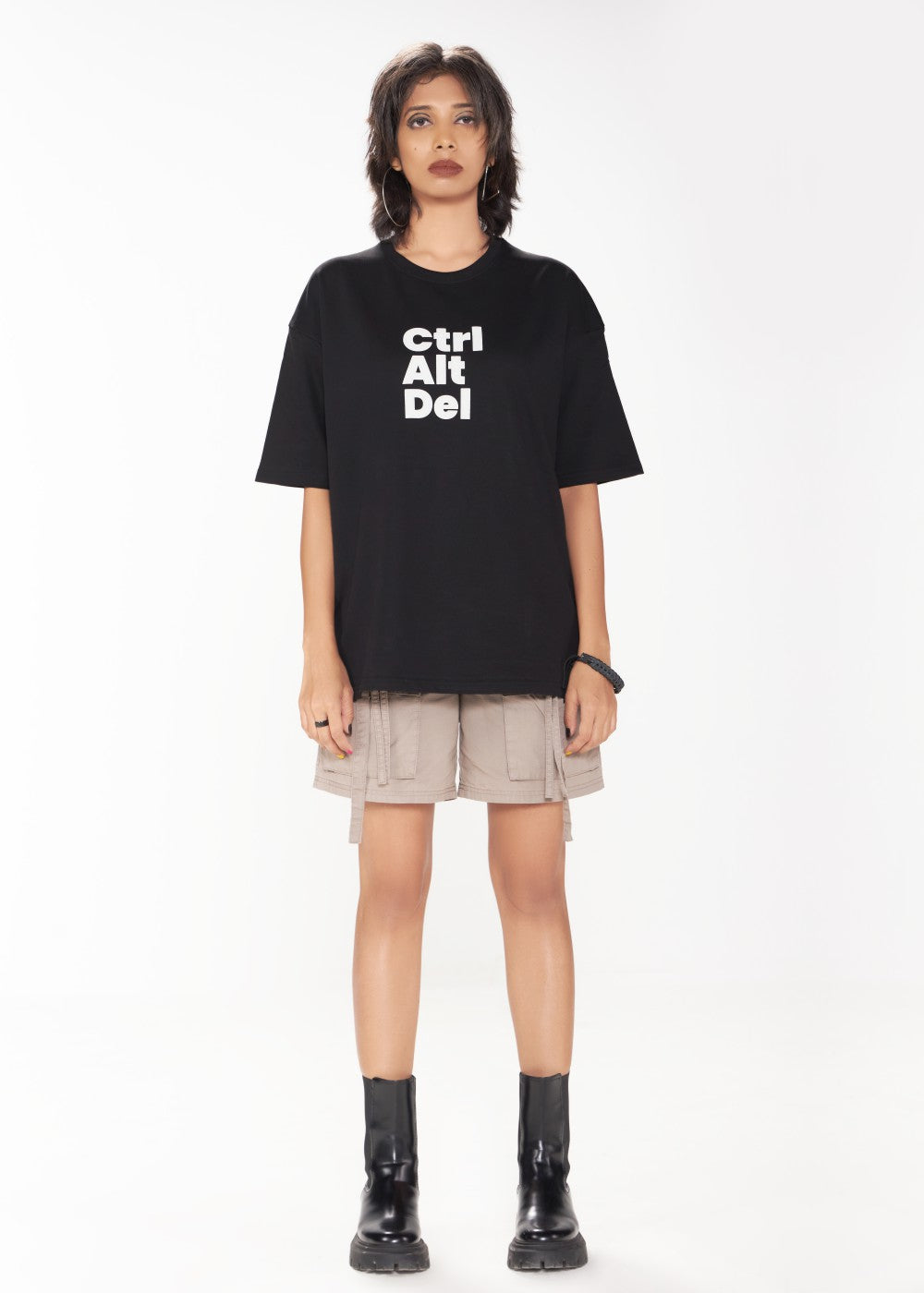 Round Neck Basics T-Shirt – Black (UNISEX)