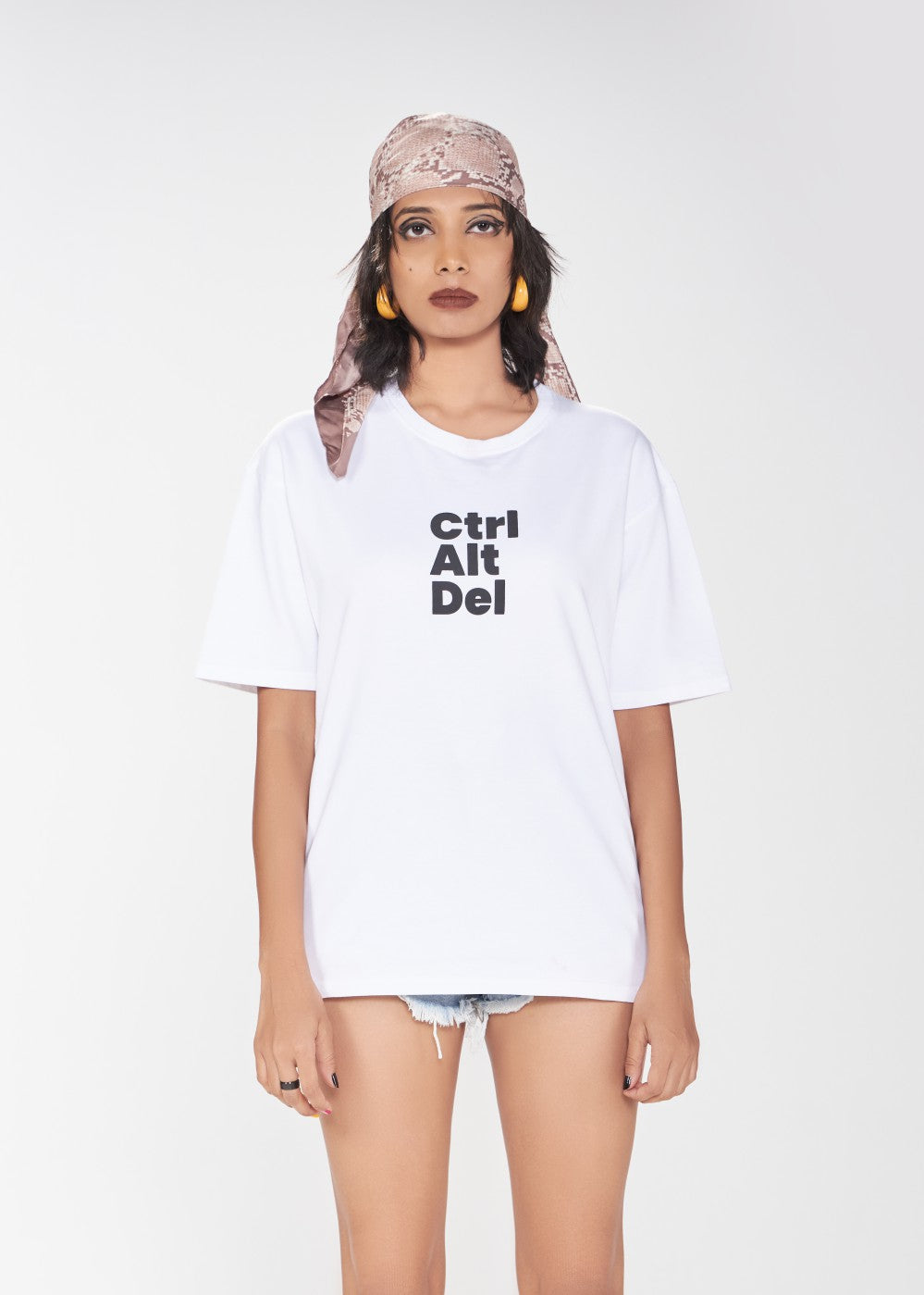 Round Neck Basics T-Shirt – White (UNISEX)