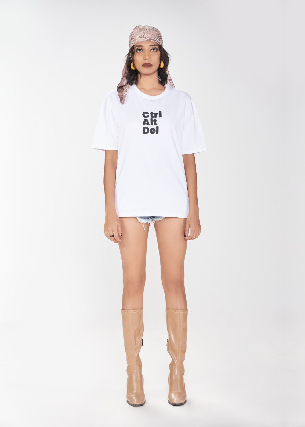 Round Neck Basics T-Shirt – White (UNISEX)